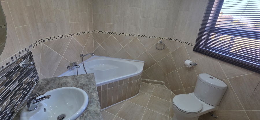 5 Bedroom Property for Sale in Roylglen Gardens Northern Cape